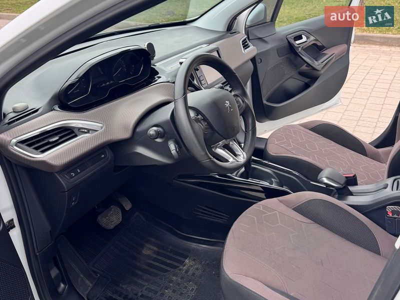 Внедорожник / Кроссовер Peugeot 2008 2014 в Львове фото 6 Внедорожник / Кроссовер Peugeot 2008 2014 в Львове