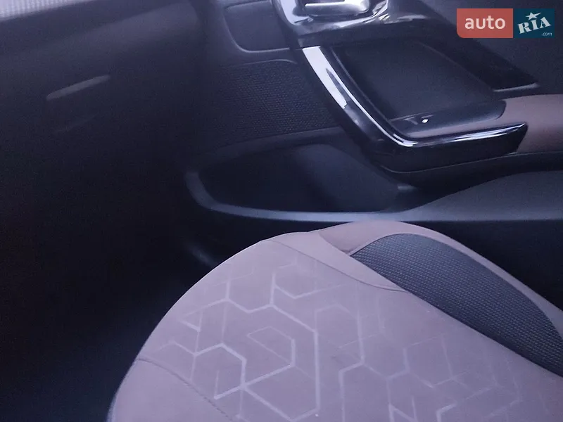 Peugeot 2008 2015 VIN VF3CUHMZ0FY119159 фото оголошення 12 з 58