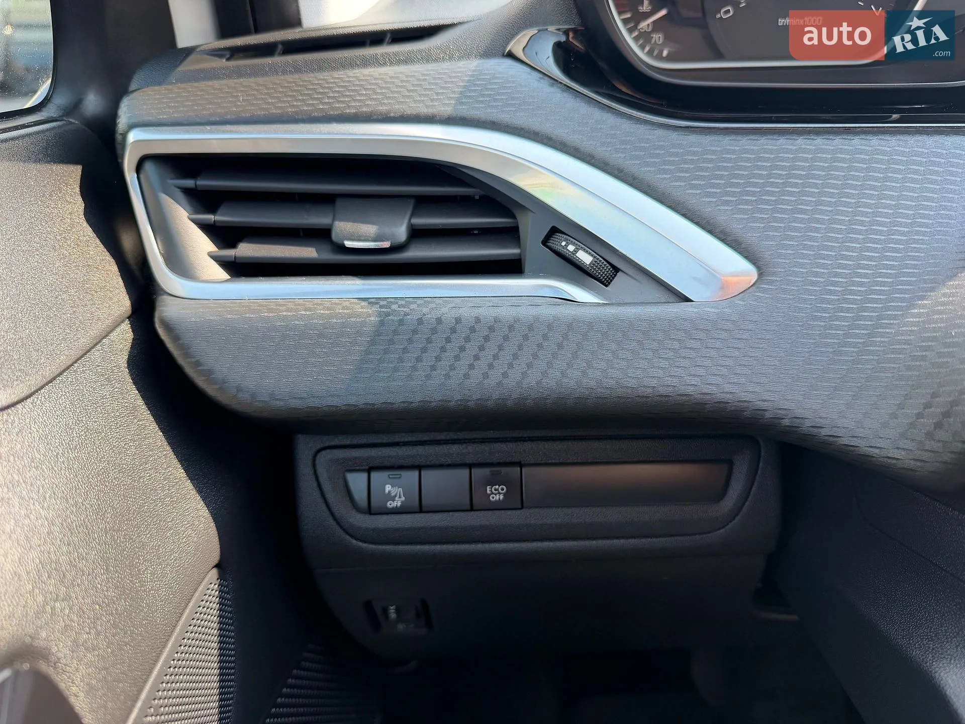 Peugeot 2008 2019 VIN VF3CUHNVTKY101917 фото оголошення 3 з 10