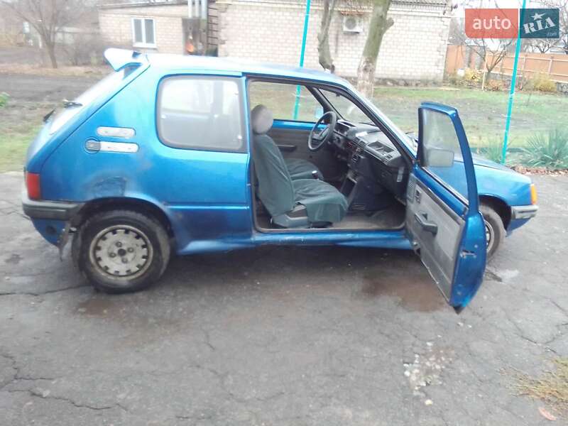 Хетчбек Peugeot 205 1985 в Покровському
