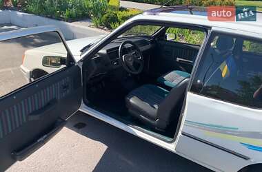 Хетчбек Peugeot 205 1988 в 