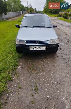 Хетчбек Peugeot 205 1990 в Кельменцях