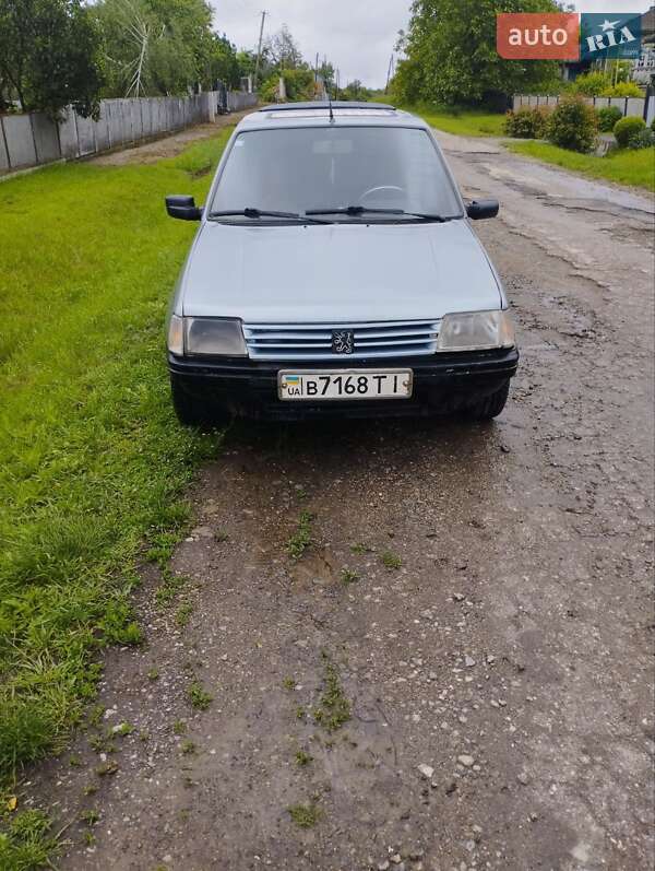 Хетчбек Peugeot 205 1990 в 