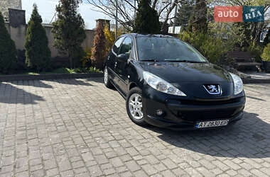 Хэтчбек Peugeot 206 plus 2011 в 