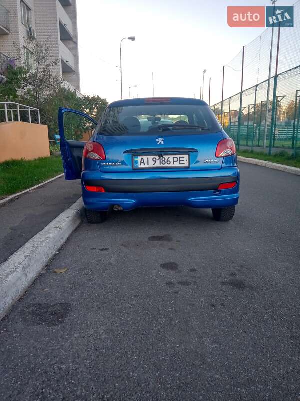 Хэтчбек Peugeot 206 plus 2009 в Киеве