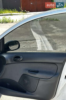 Хетчбек Peugeot 206+ 2010 в 