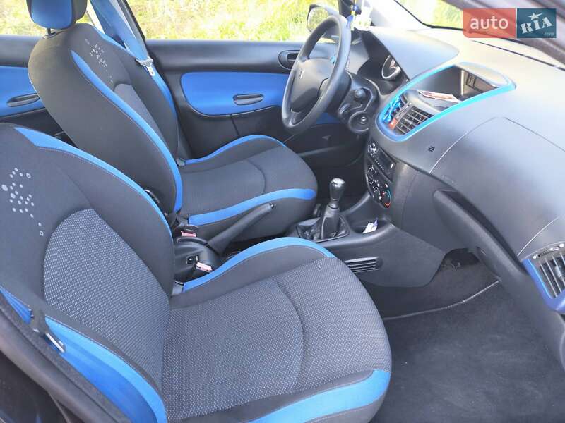 Хетчбек Peugeot 206+ 2010 в Луцьку