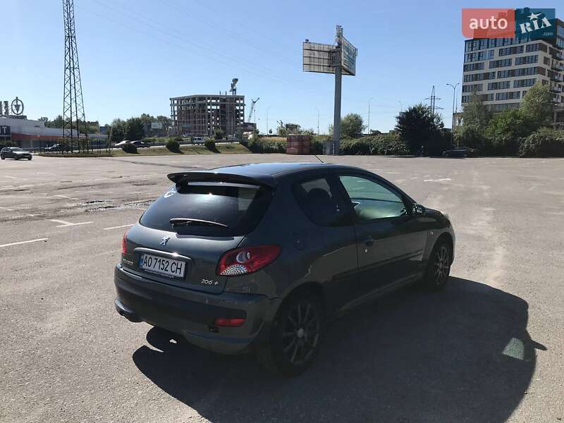 Хетчбек Peugeot 206+ 2012 в Ужгороді