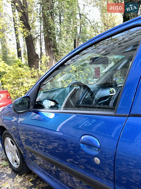 Хетчбек Peugeot 206+ 2012 в Києві фото 4 Хетчбек Peugeot 206+ 2012 в Києві