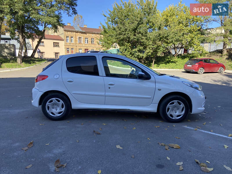 Хетчбек Peugeot 206+ 2010 в Львові
