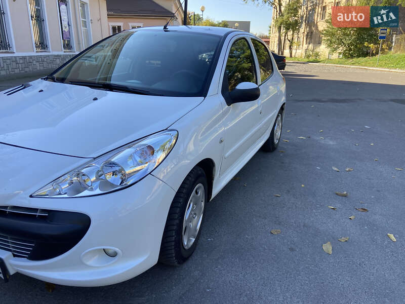 Хетчбек Peugeot 206+ 2010 в Львові
