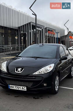 Хэтчбек Peugeot 206 plus 2009 в Подольске