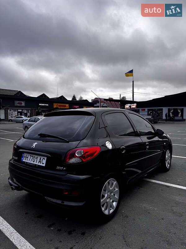 Хетчбек Peugeot 206+ 2009 в Подільську
