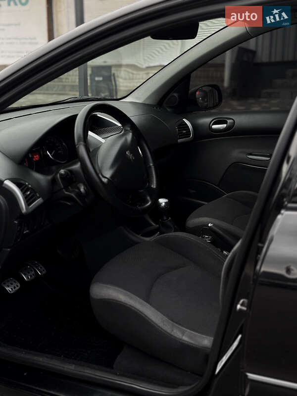 Хетчбек Peugeot 206+ 2009 в Подільську