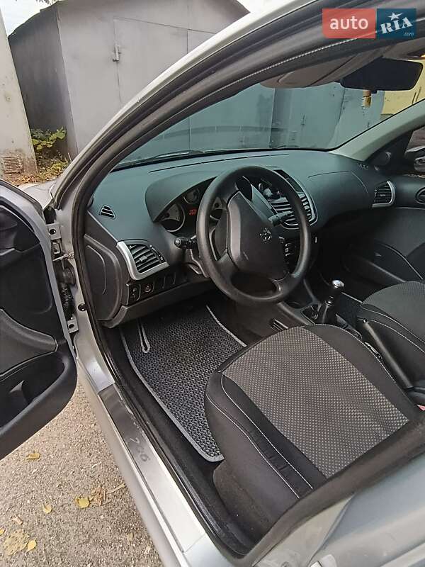 Хэтчбек Peugeot 206 plus 2010 в Запорожье фото 2 Хэтчбек Peugeot 206 plus 2010 в Запорожье