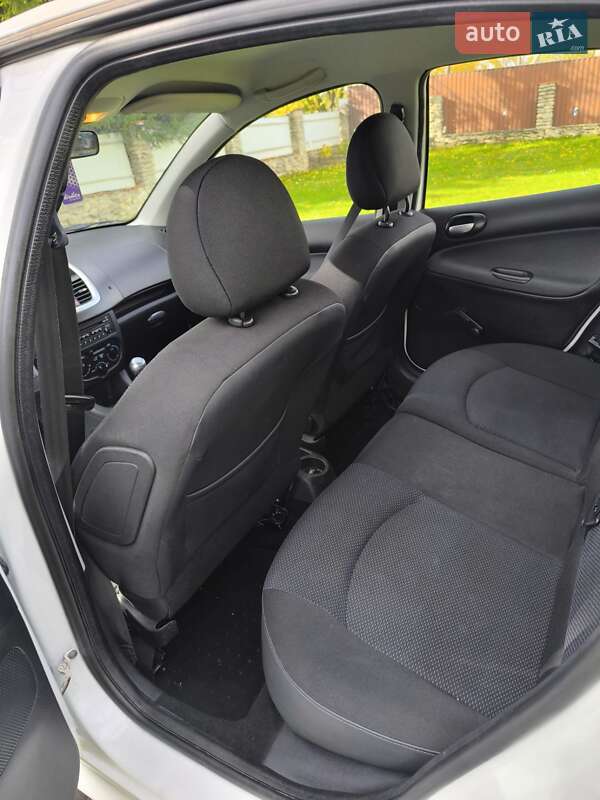 Хэтчбек Peugeot 206 plus 2010 в Дубно