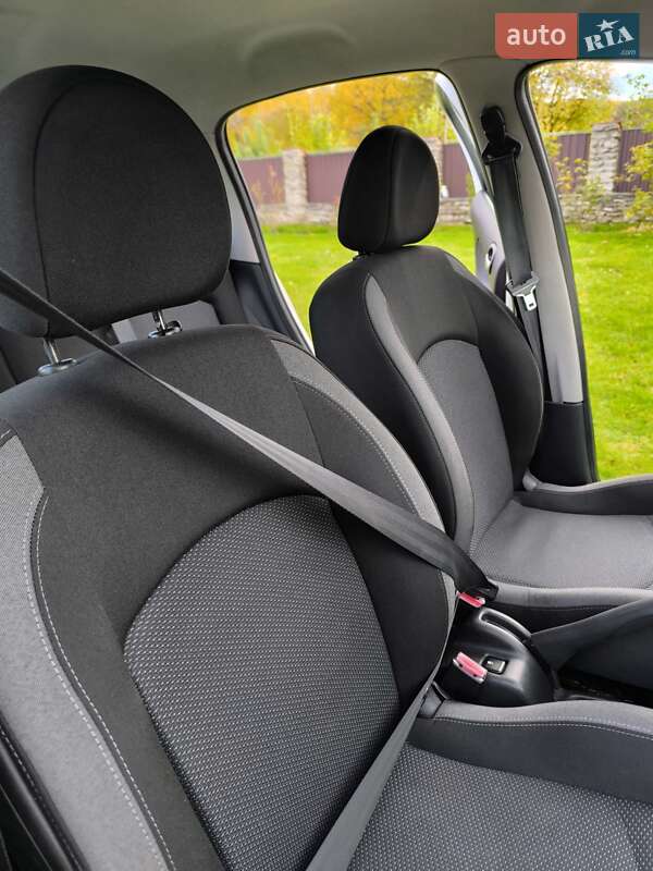 Хэтчбек Peugeot 206 plus 2010 в Дубно