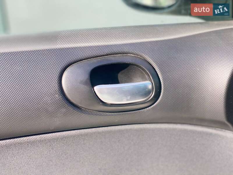 Хэтчбек Peugeot 206 plus 2009 в Киеве