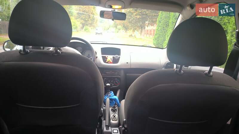 Хетчбек Peugeot 206+ 2012 в Долині