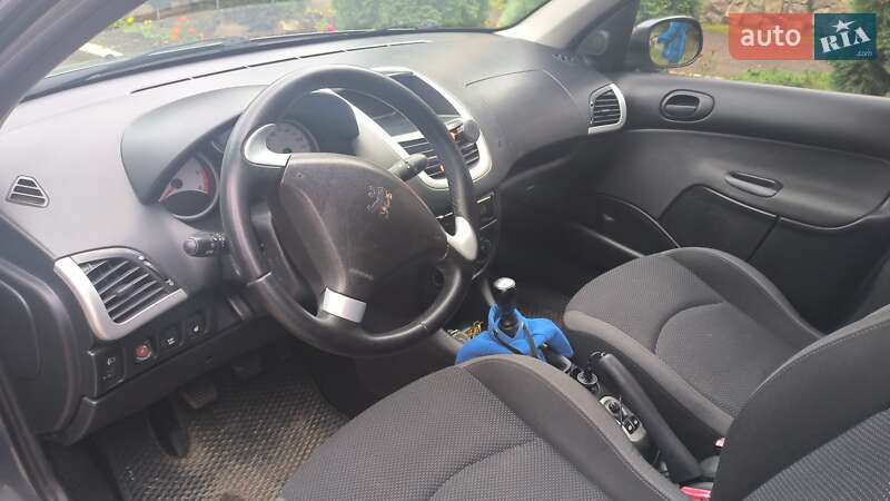 Хетчбек Peugeot 206+ 2012 в Долині