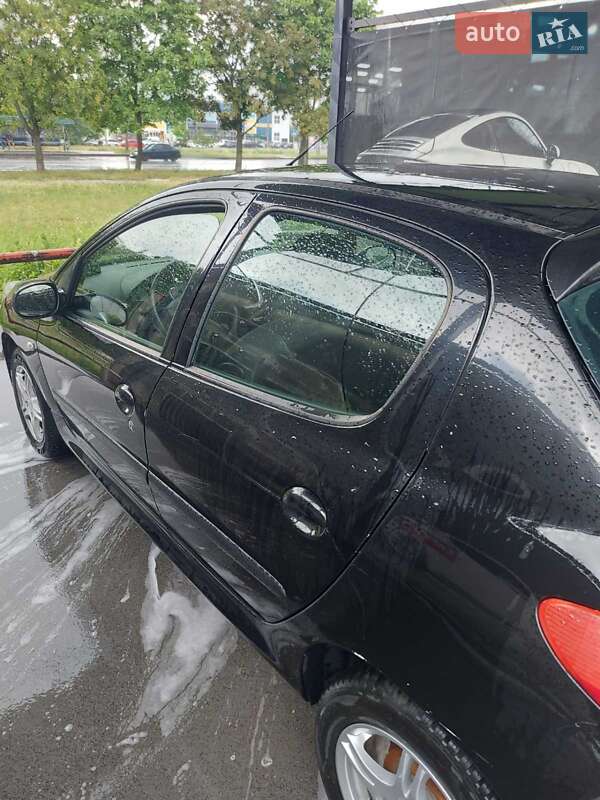 Хэтчбек Peugeot 206 plus 2010 в Запорожье