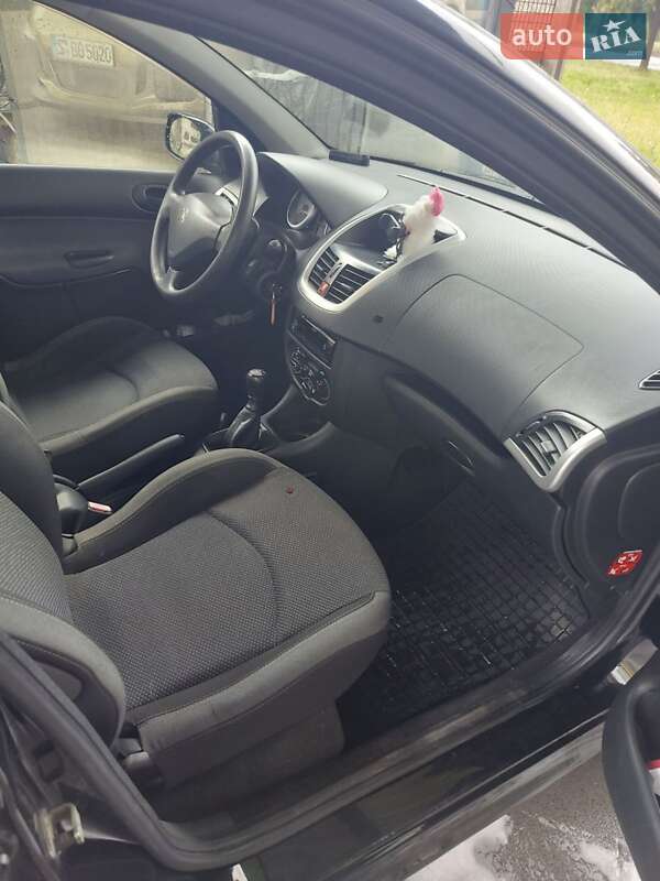 Хэтчбек Peugeot 206 plus 2010 в Запорожье