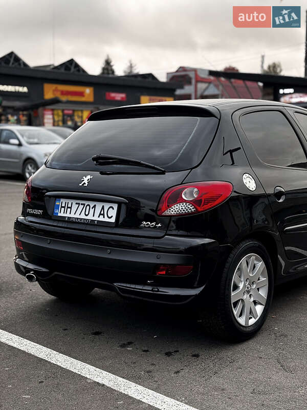 Хэтчбек Peugeot 206 plus 2009 в Подольске