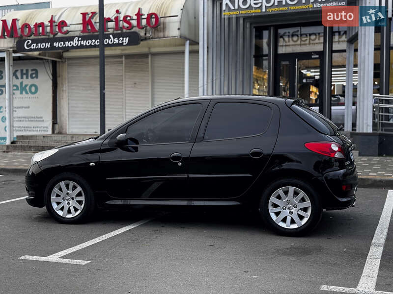 Хэтчбек Peugeot 206 plus 2009 в Подольске