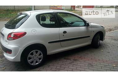 Хэтчбек Peugeot 206 2011 в Ровно