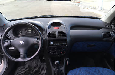 Хэтчбек Peugeot 206 2001 в Киеве