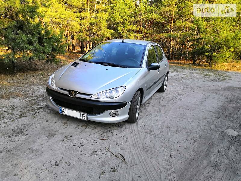 Хетчбек Peugeot 206 2000 в Києві