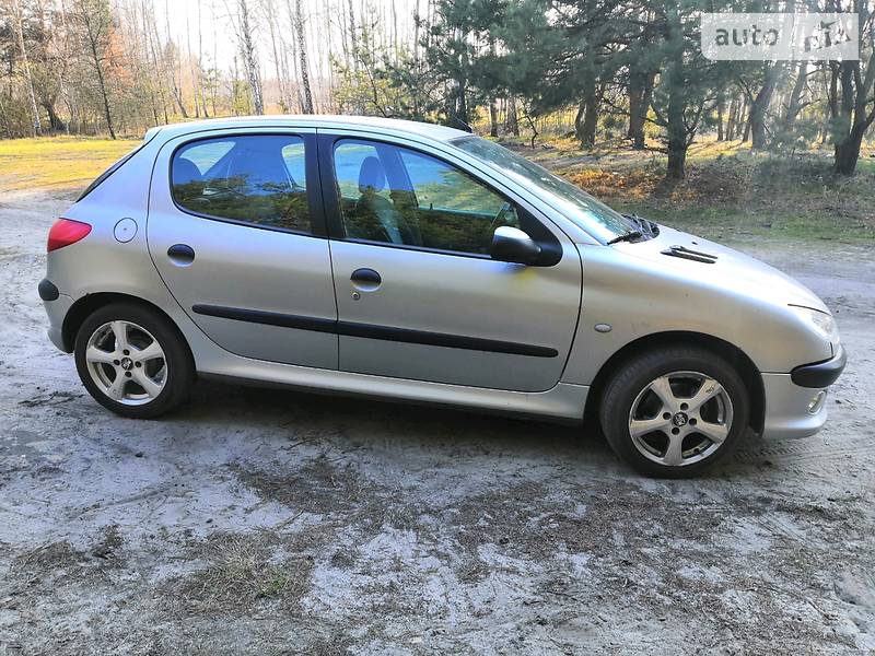 Хетчбек Peugeot 206 2000 в Києві