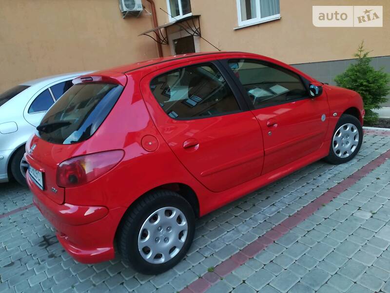 Хетчбек Peugeot 206 2008 в Мукачевому