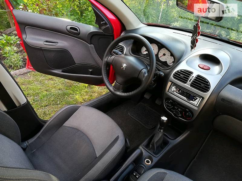 Хетчбек Peugeot 206 2008 в Мукачевому