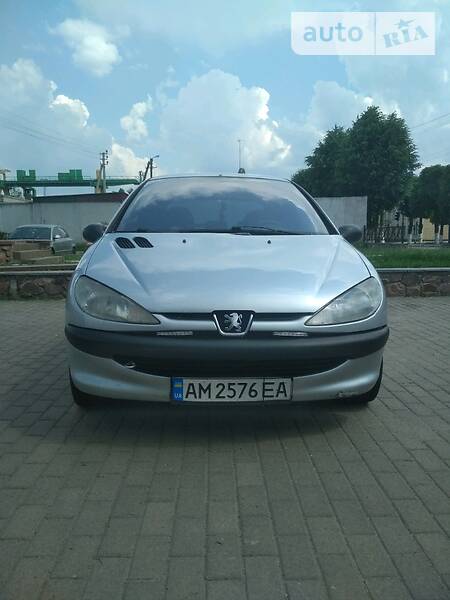 Хэтчбек Peugeot 206 2002 в Овруче