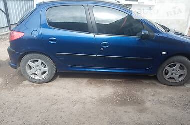 Седан Peugeot 206 2004 в Липовце