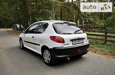 Хэтчбек Peugeot 206 2002 в Киеве