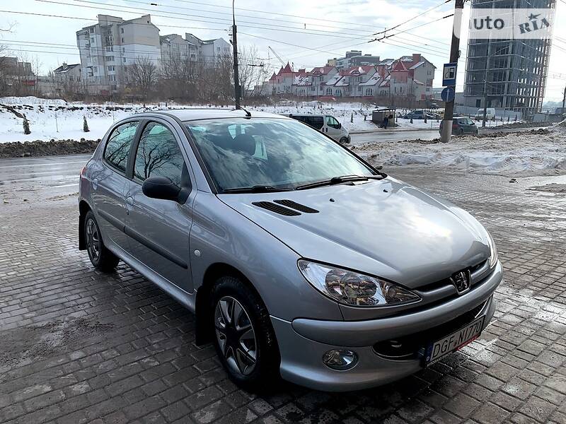 Хэтчбек Peugeot 206 2004 в Тернополе