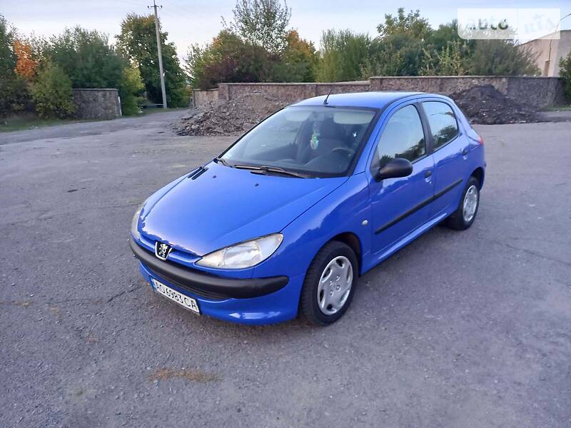 Хэтчбек Peugeot 206 2000 в Ужгороде