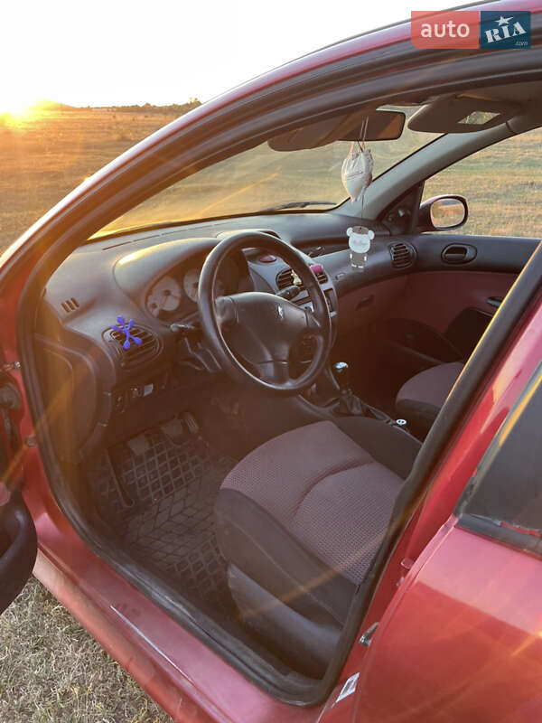 Хетчбек Peugeot 206 2005 в Тячеві