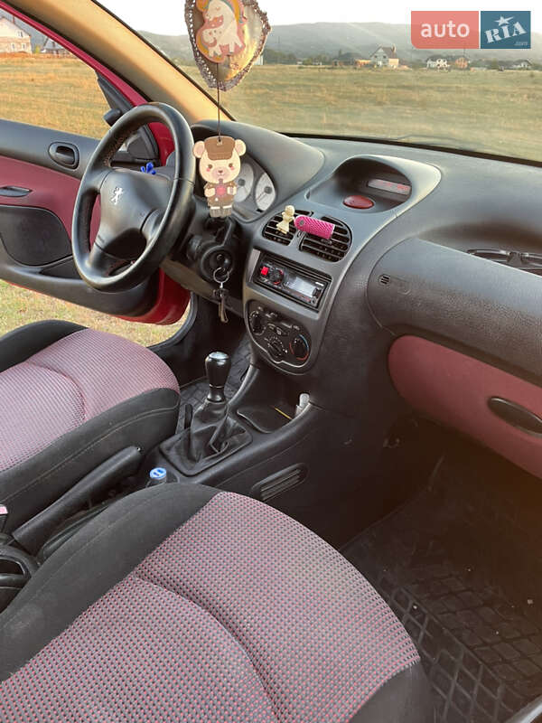 Хетчбек Peugeot 206 2005 в Тячеві