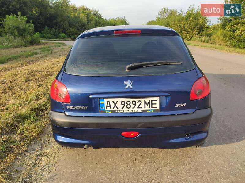 Хетчбек Peugeot 206 2007 в Краснограді