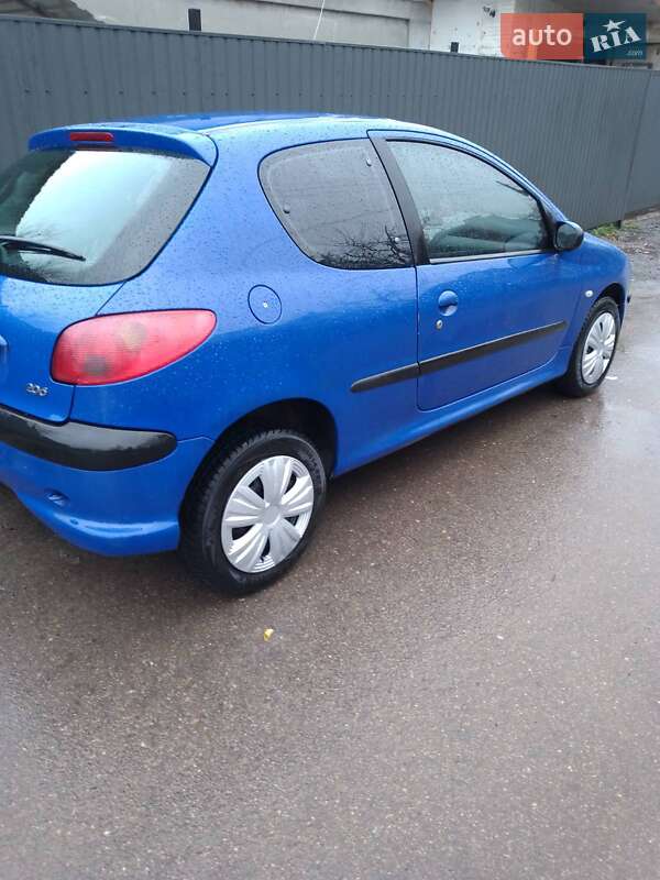 Хетчбек Peugeot 206 2005 в Каневі