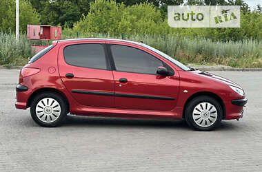 Хэтчбек Peugeot 206 2006 в 
