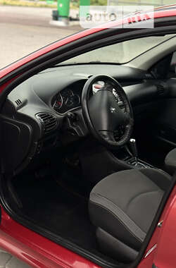 Хэтчбек Peugeot 206 2006 в 