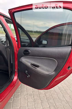 Хэтчбек Peugeot 206 2006 в 