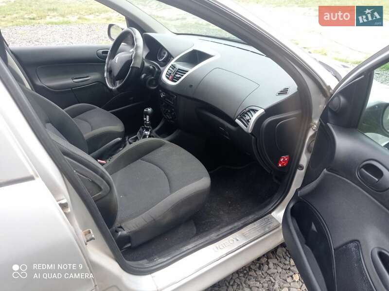Хетчбек Peugeot 206 2009 в Цумані