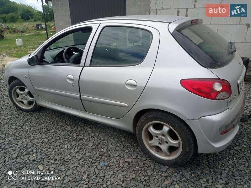 Хетчбек Peugeot 206 2009 в Цумані