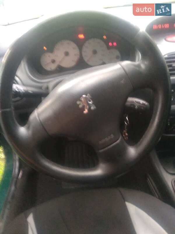 Хетчбек Peugeot 206 2003 в Львові