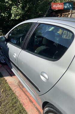 Хэтчбек Peugeot 206 2002 в Попельне